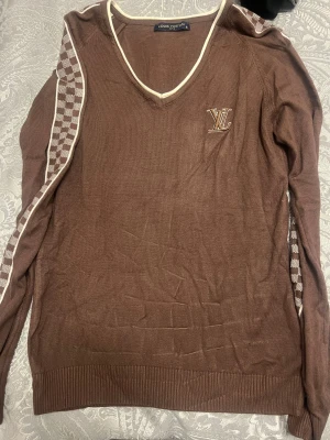 Märkes tröja brun - Märkes tröja brun, bästa skick 