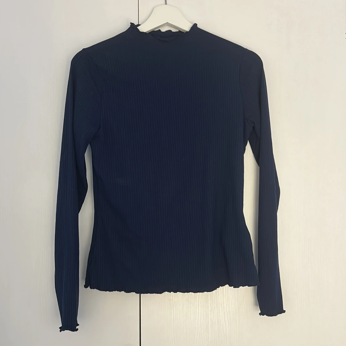 Mörkblå ribbad topp från Esmara i strl S - 1