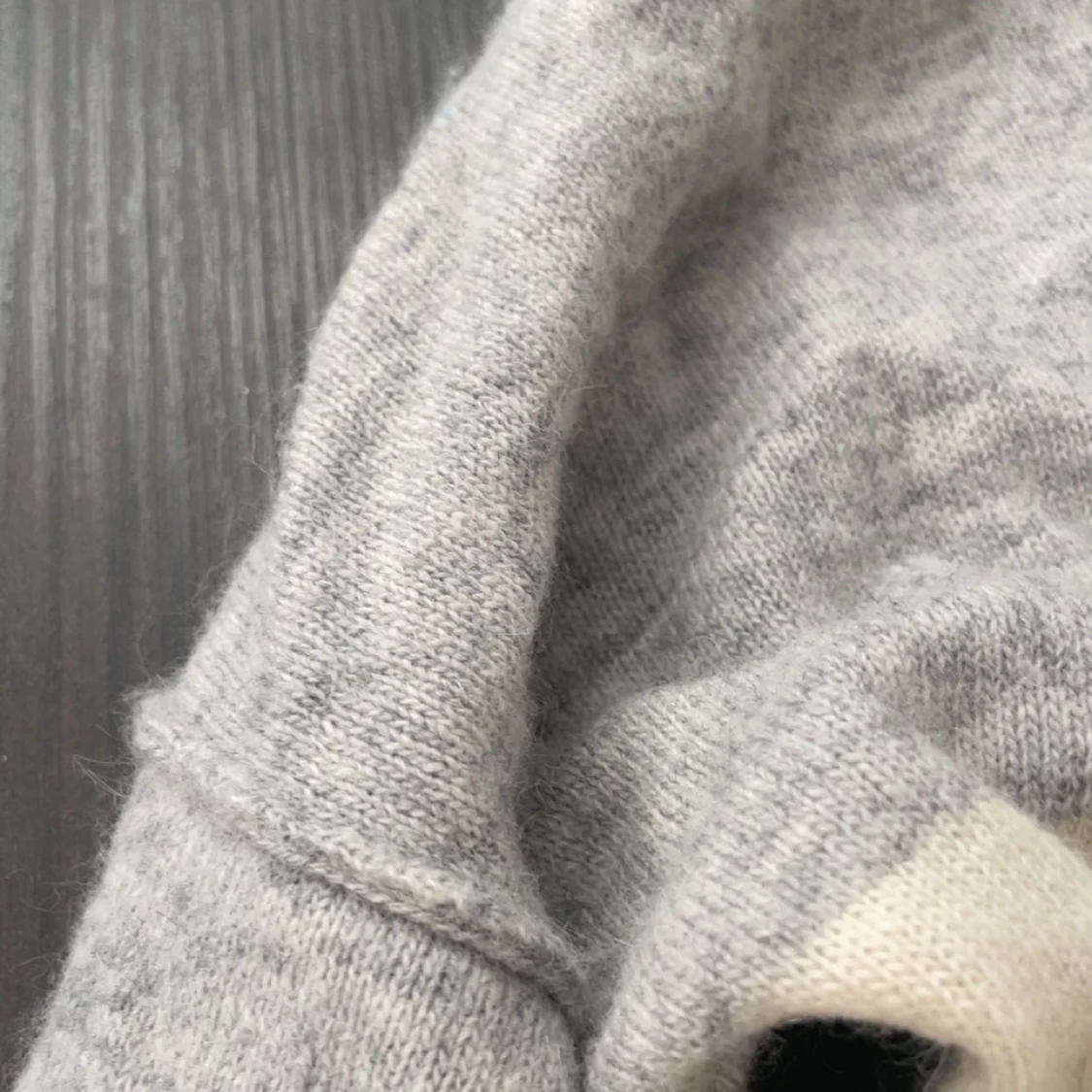 Grå stickad tröja med stor stjärna - 2