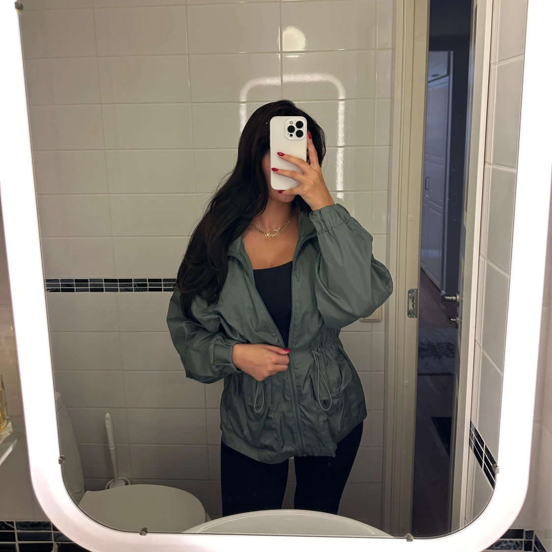 Grön vindjacka med snörning - 4