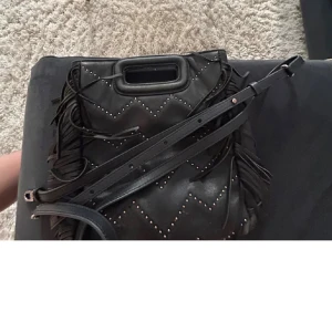 Maje väska  - Säljer denna maje väskan då den inte kommer till användning kan gå ner i pris 