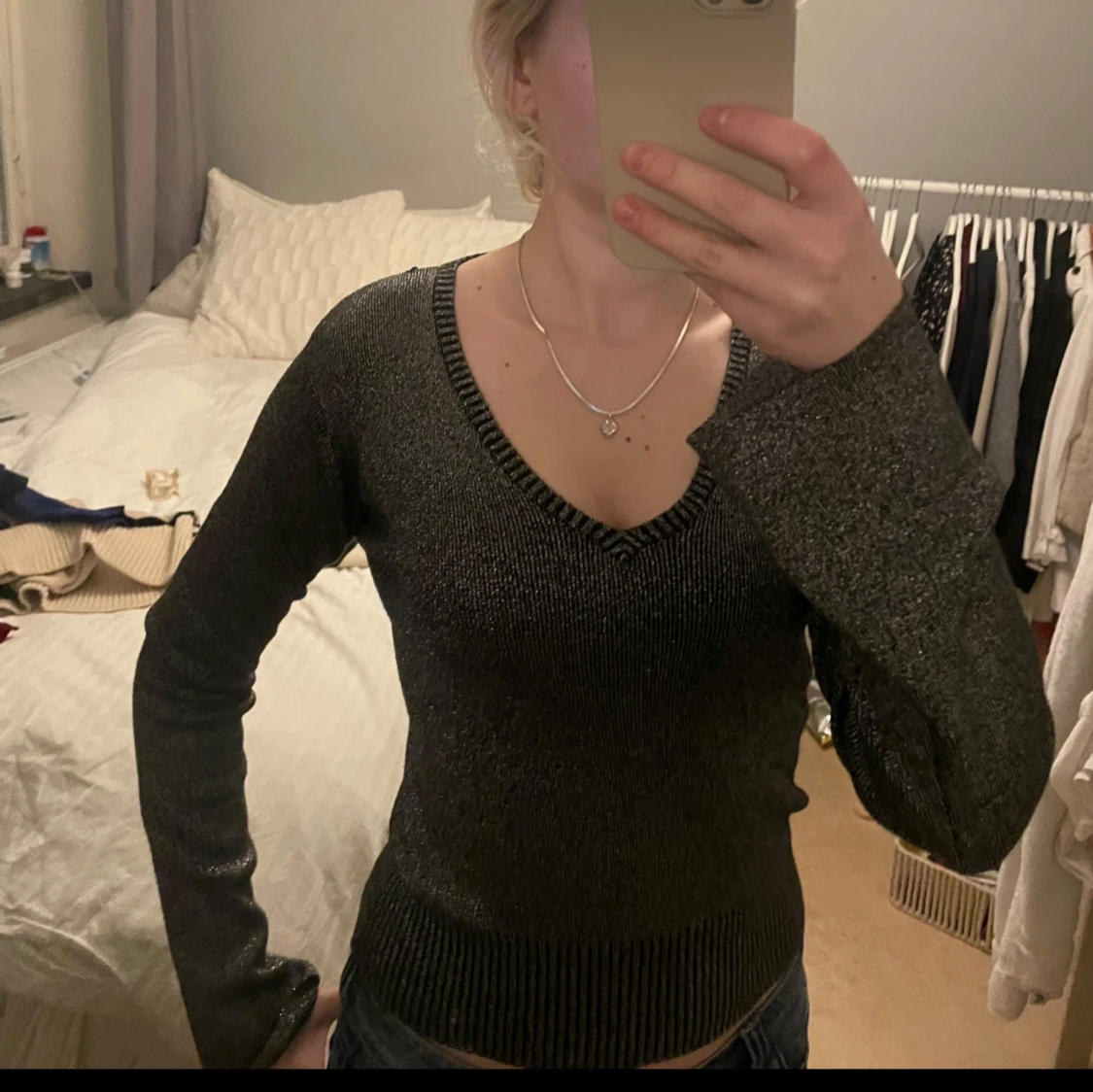 Glittrig mörkgrå stickad tröja - 1