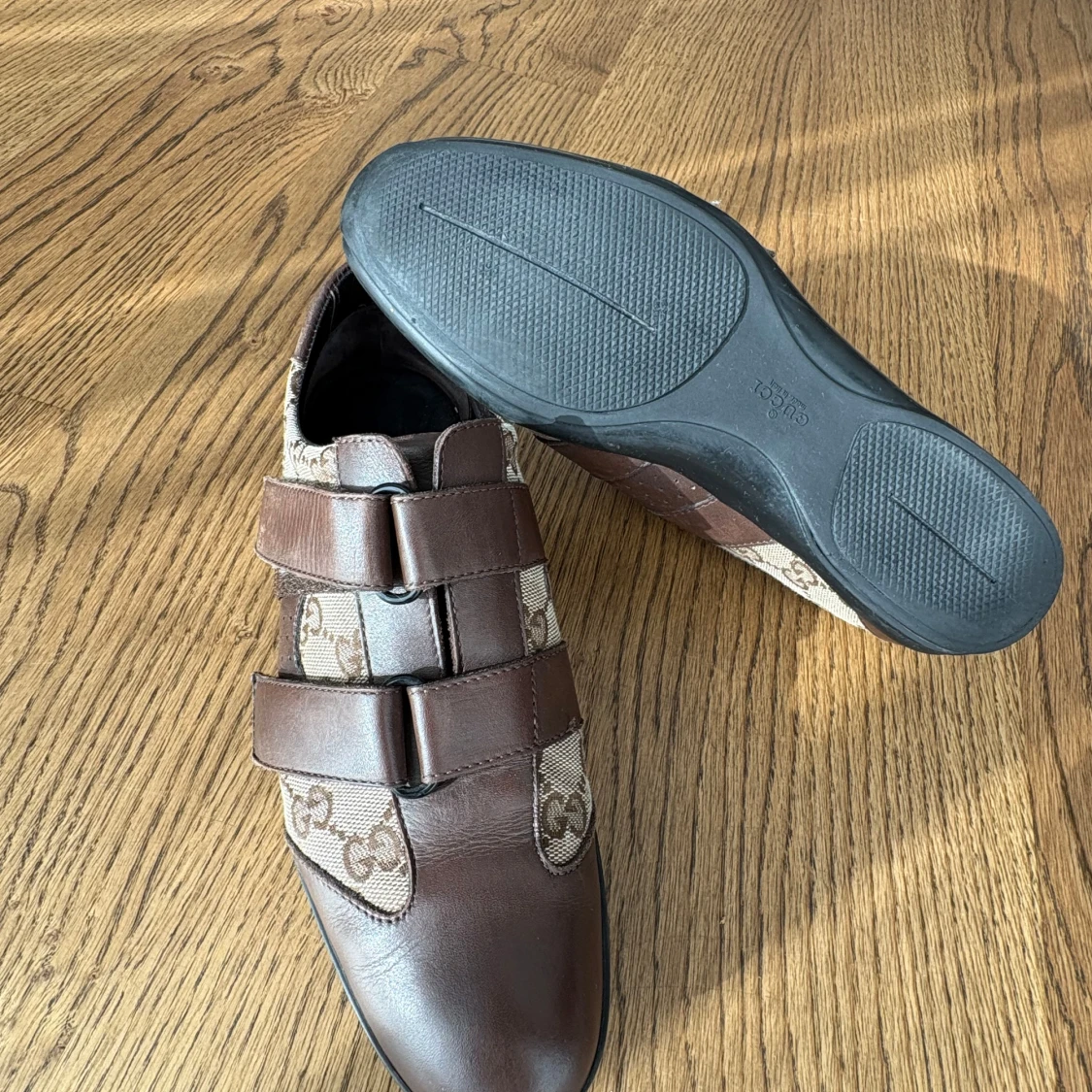 Bruna sneakers från Gucci med monogram - 2