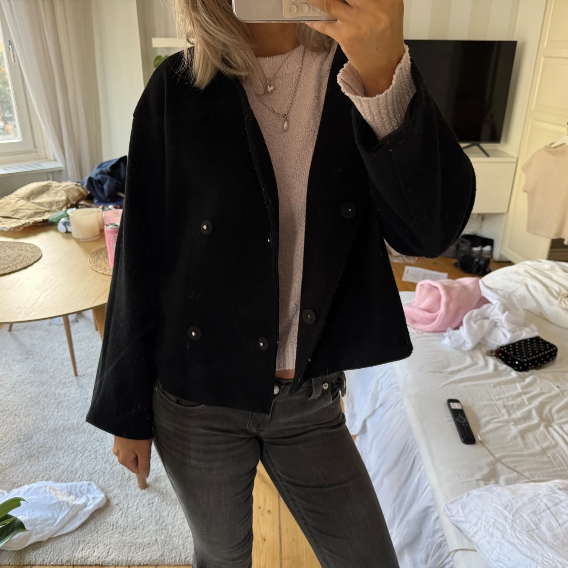 Svart kort kappa med knappar - 1