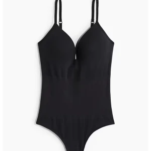 Body  - Snygg body från hm i str M  med prislappen kvar