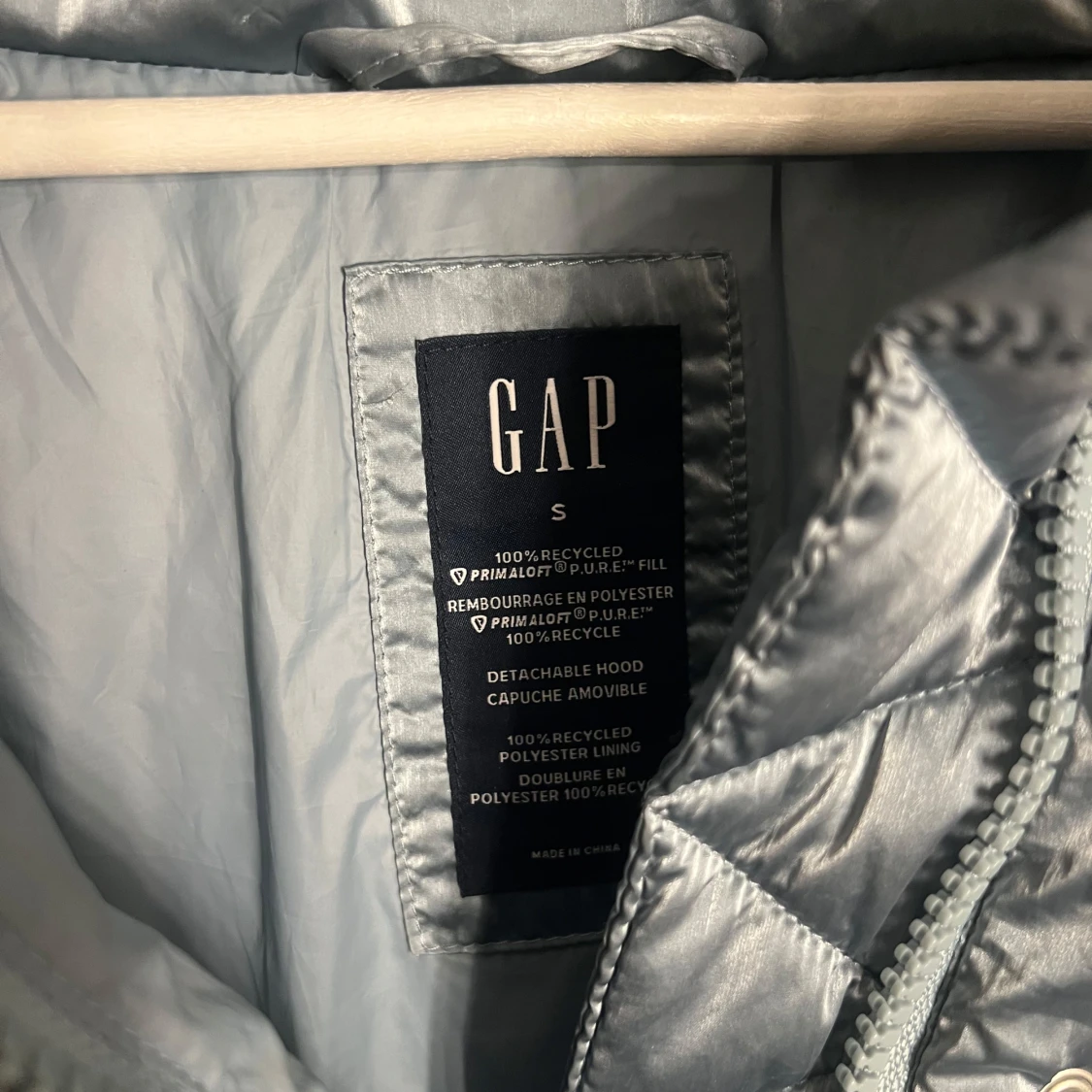 Ljusblå pufferjacka från GAP med huva - 2