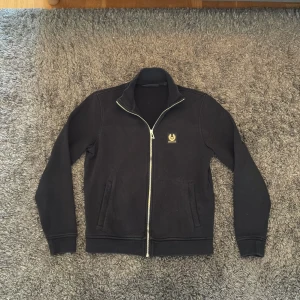 Svart zip-kofta från Belstaff - Belstaff kofta, storlek/S, skick 8/10