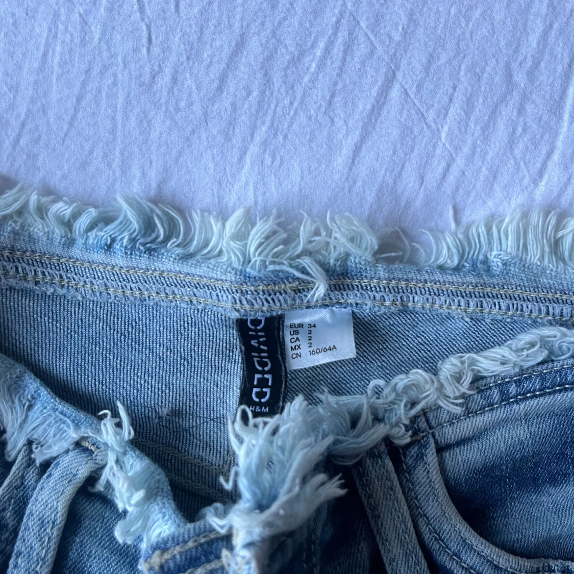 Ljusblåa wide jeans från H&M Divided - 2