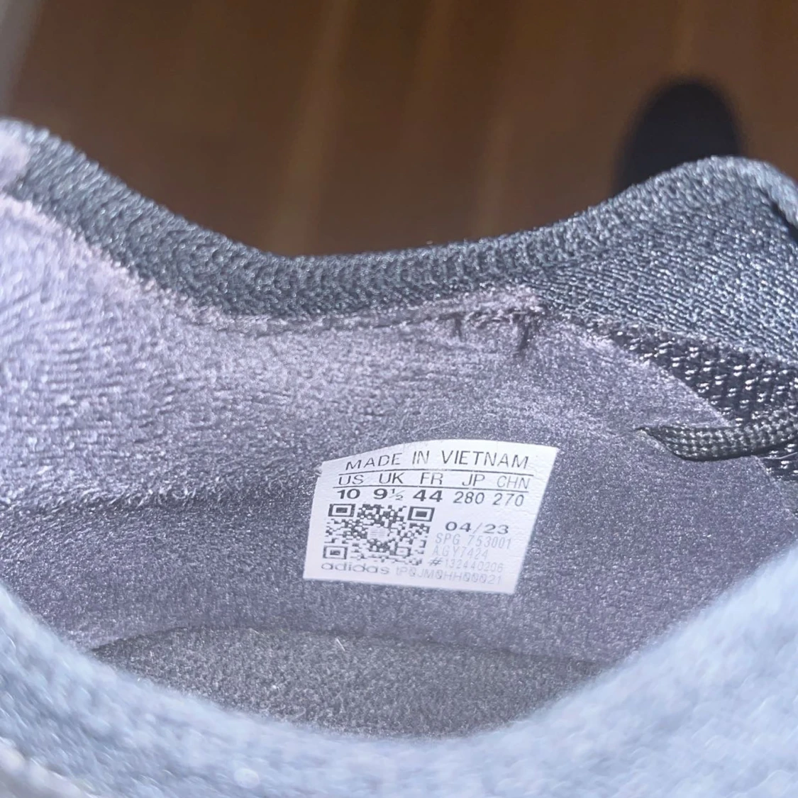 Svarta adidas fotbollsskor strl 44 - 2