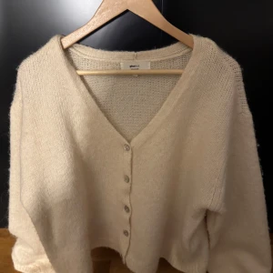 Ljusgul kofta  - Ljusgul kofta från ginatricot använt 3 gånger