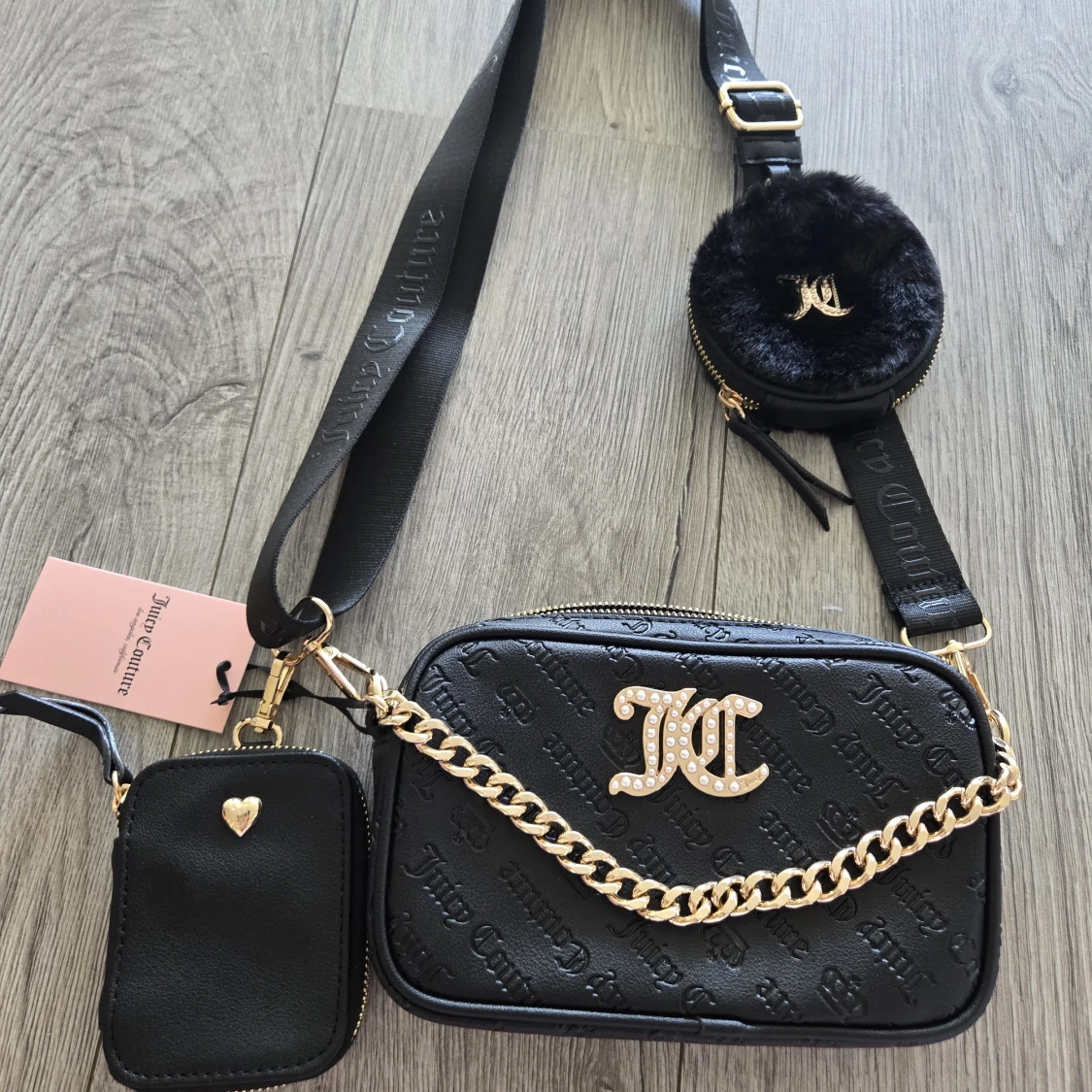 Svart axelväska Juicy Couture med kedja