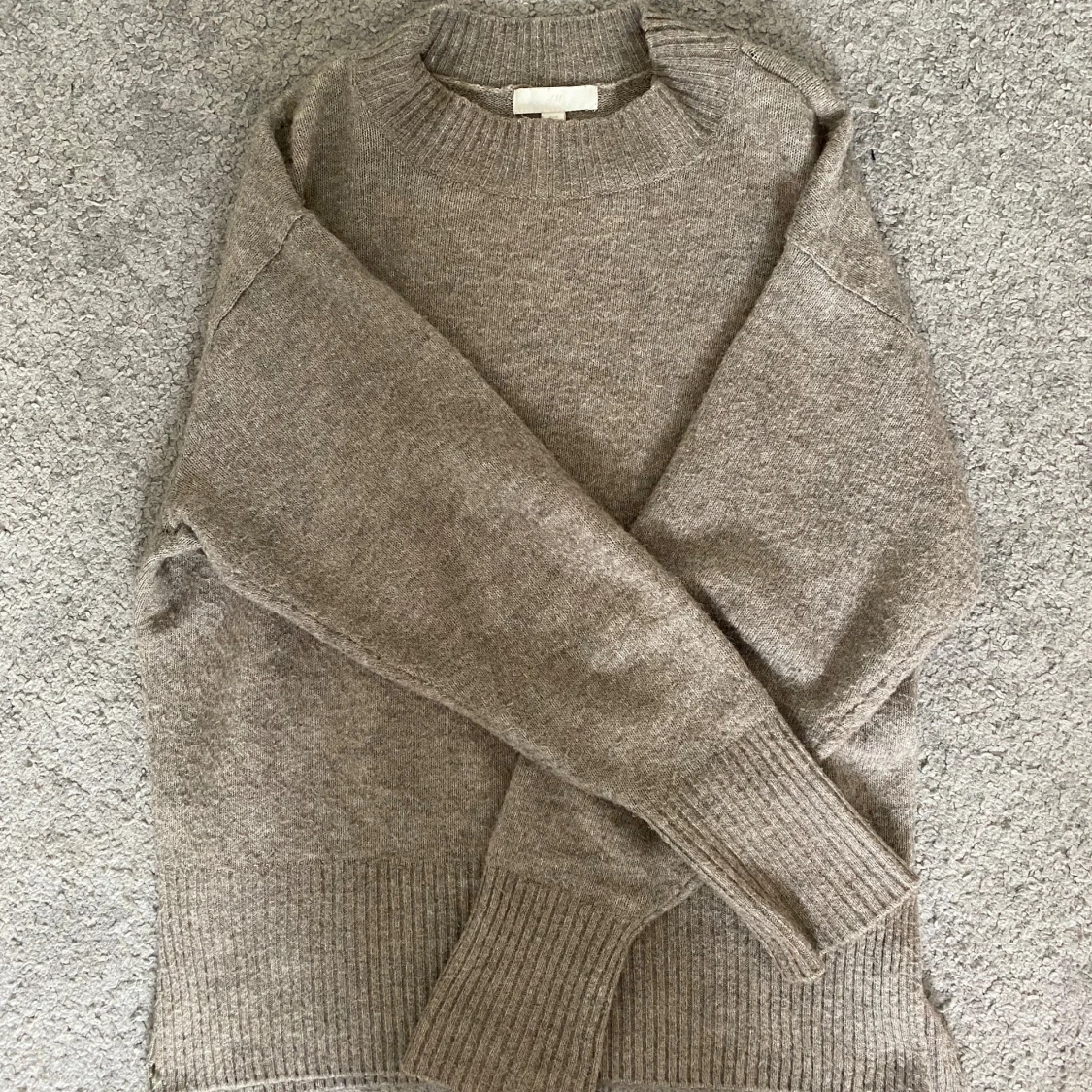 Beige stickad tröja från H&M - 1