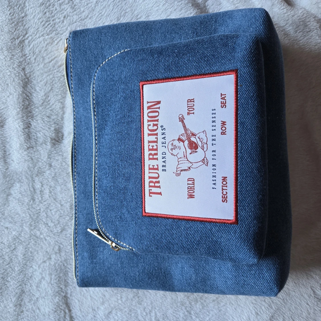 True Religion jeansväska med patch