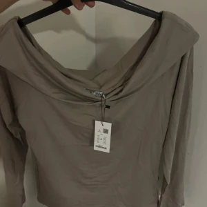Off shoulder topp! - Stl L.