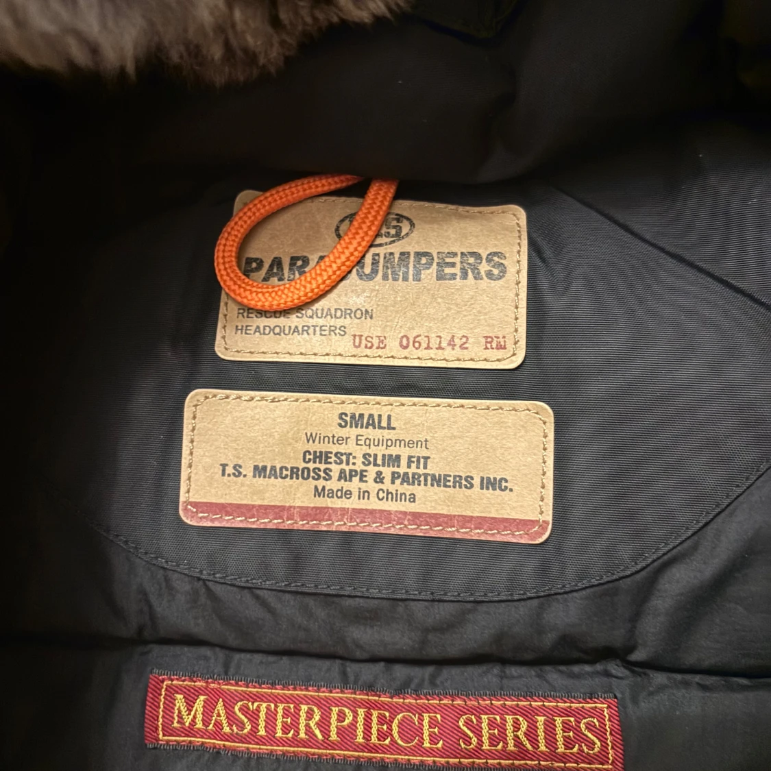 Svart dunjacka Parajumpers med päls - 2