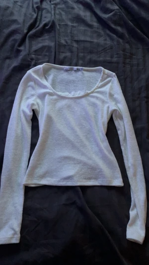 Vit spets topp - Säljer en vit ribbad topp från lager157🤍
