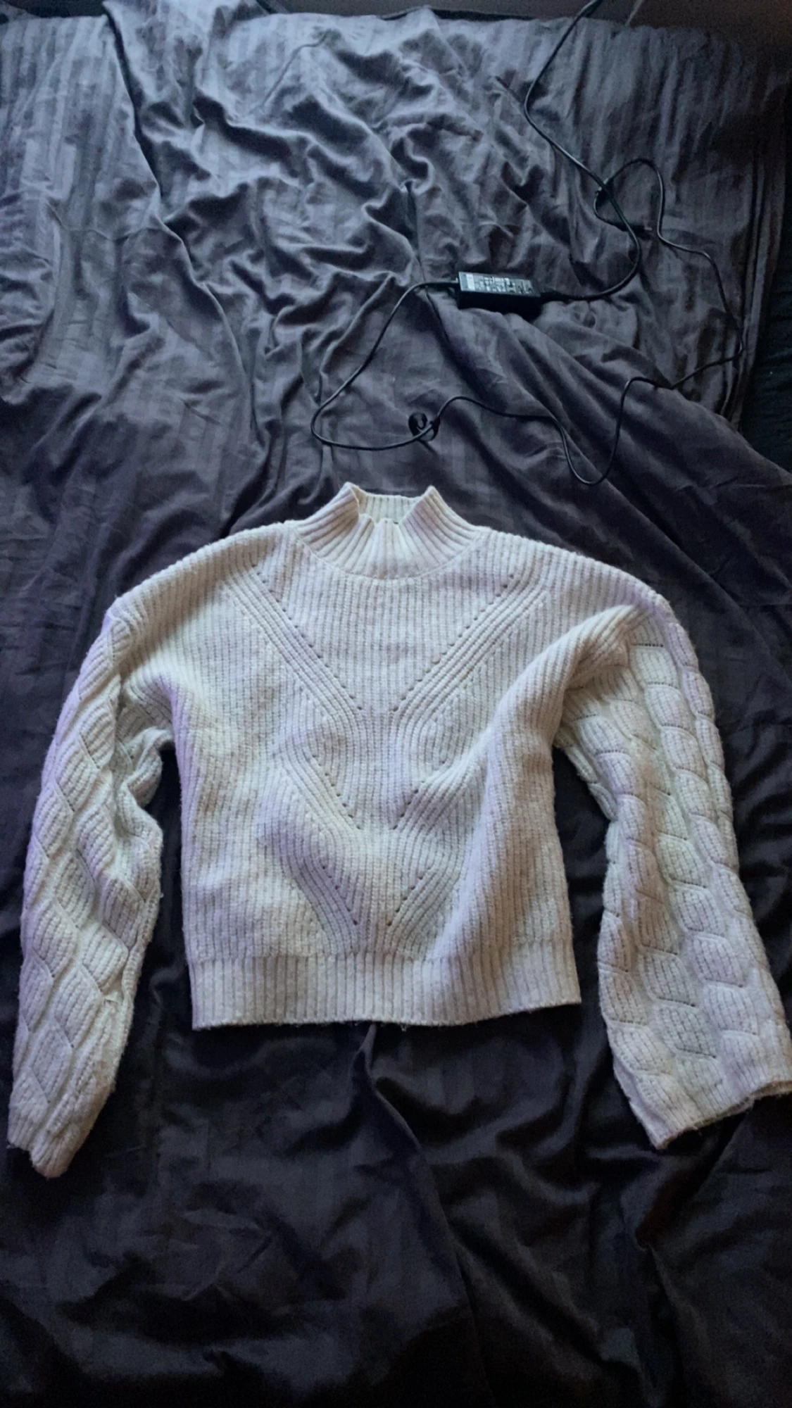 Vit stickad polotröja med mönstrade ärmar - 1