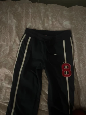 Edikted byxor - Mörkblå edikted mjukisbyxor strl XS och nyskick 💙🩷