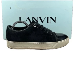 Lanvins - Säljer dessa riktigt snygga lanvin i stl 40,5 skorna är i rätt bra skick och passar nästan till allt. Hör av dig vid minnsta fundering🤩🤩