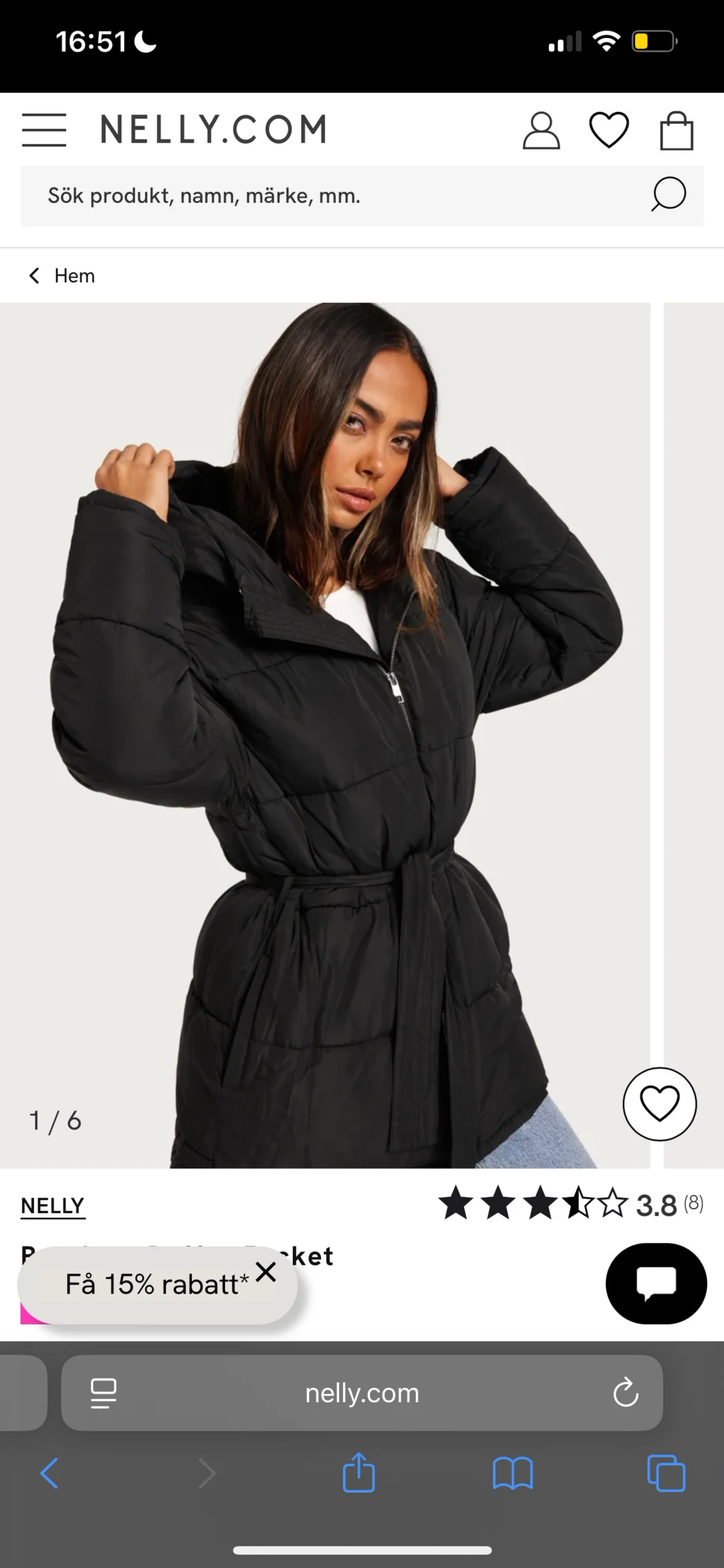 Svart pufferjacka med huva från Nelly