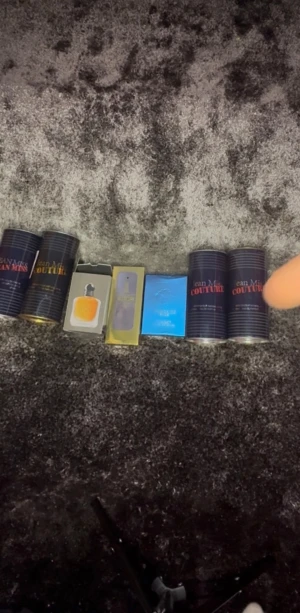 Flera Jean Miss parfymer om ni är intresserade skriv privat  - Samling med flera Jean Miss Couture parfymer i originalförpackning. Perfekt för dig som vill testa olika dofter och hitta din favorit. Volym och ingredienser syns inte tydligt på bilden.