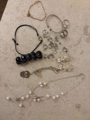 Smycketset silver - Lite olika smycken, olika skick osv💕💕 Säljer alla i ett, går ej att köpa styckvis!!
