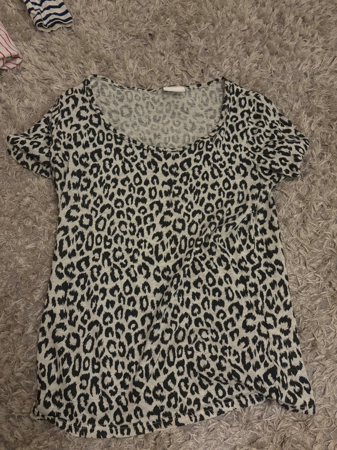 Leopardmönstrad topp från Vila - 1