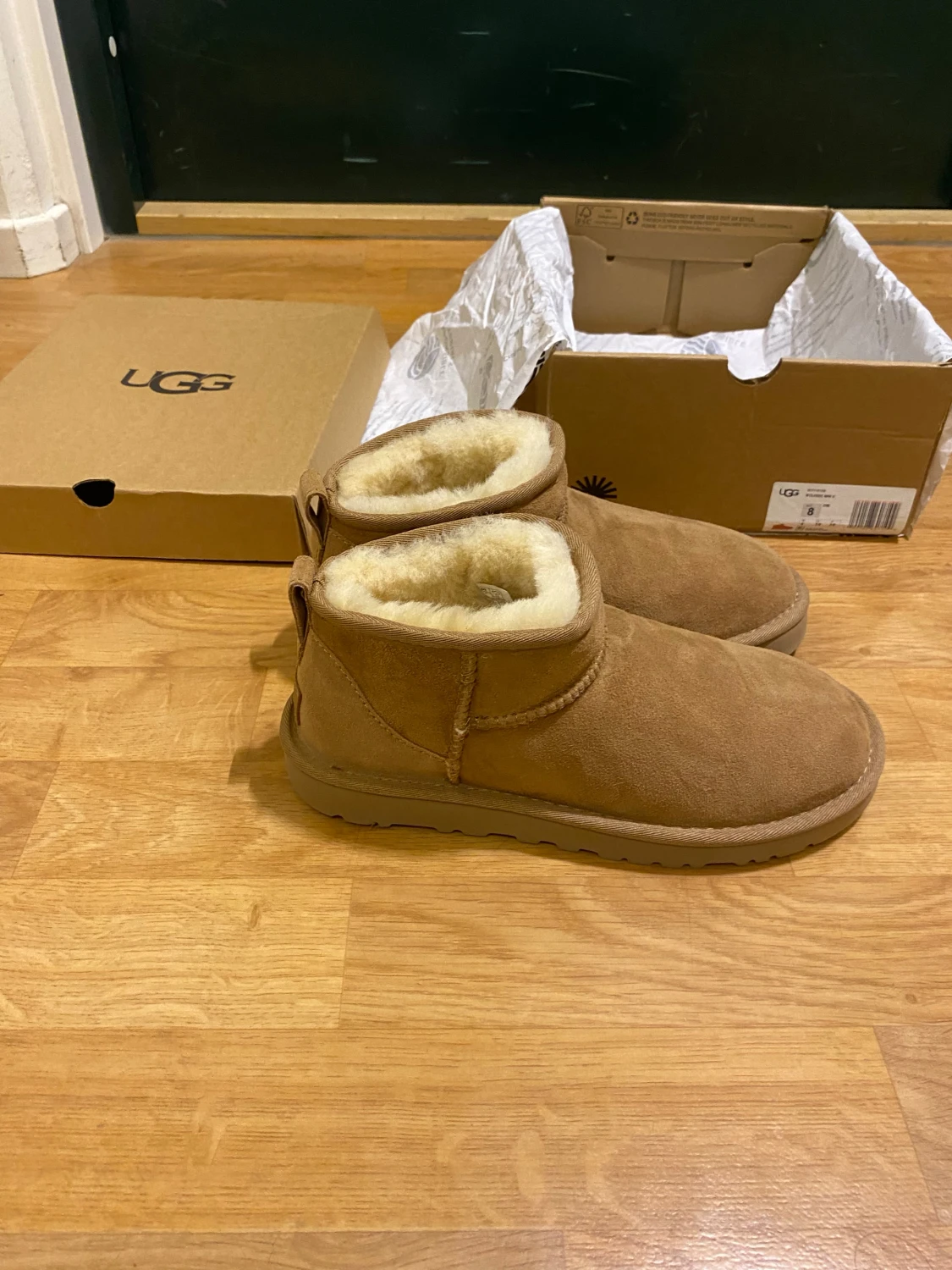 UGGS  - 1
