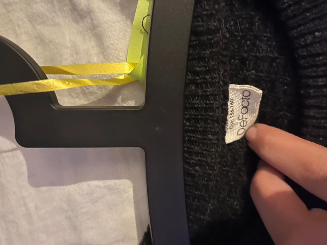 Svart stickad tröja från Defacto - 1