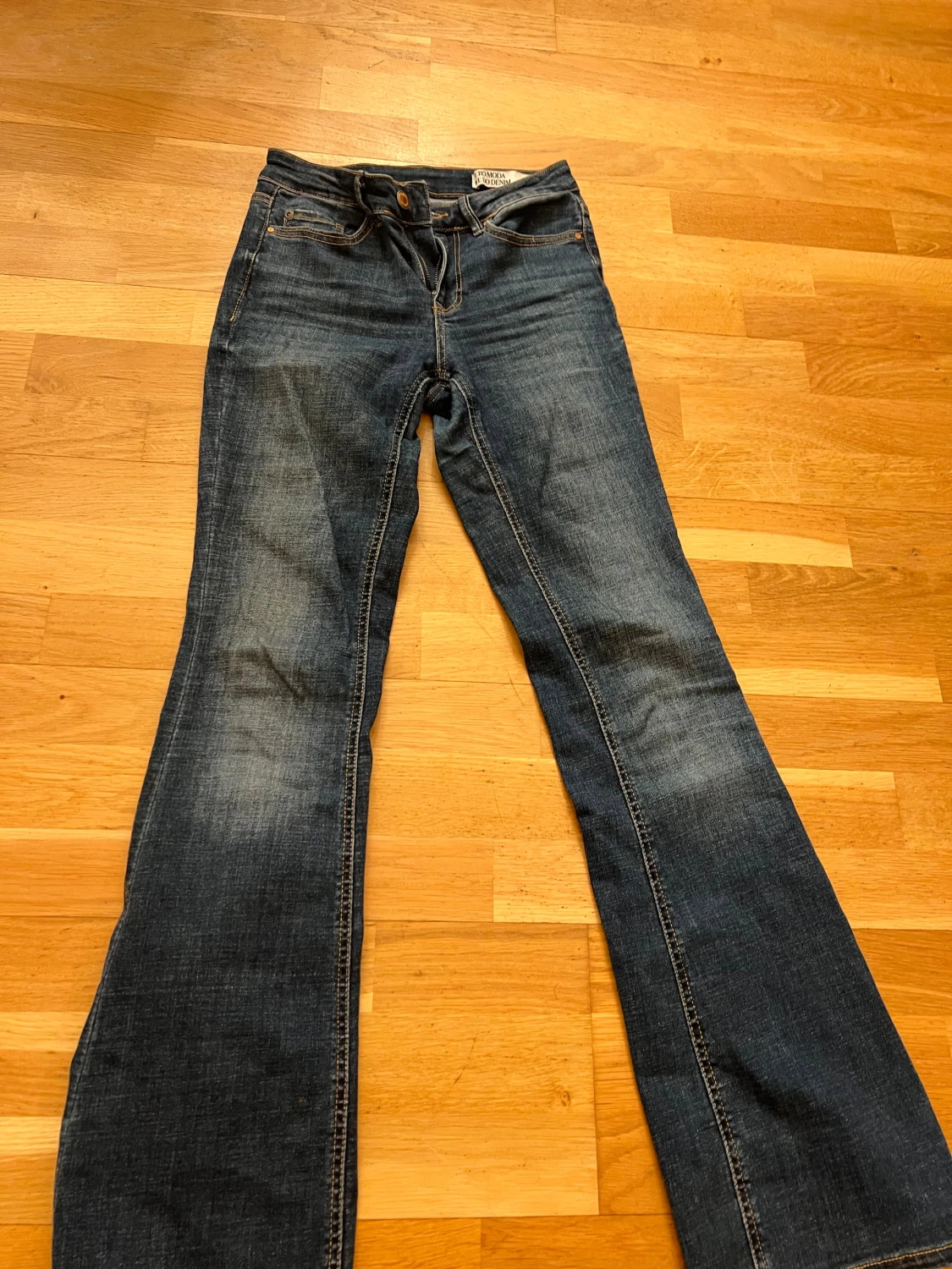 Blå bootcut jeans från Vero Moda - 3