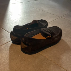 Armani lofers  - Bra skick  Storlek 43 Kontakta om fler frågor  
