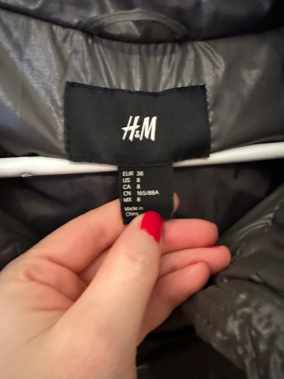Grå pufferjacka från H&M med bälte - 2