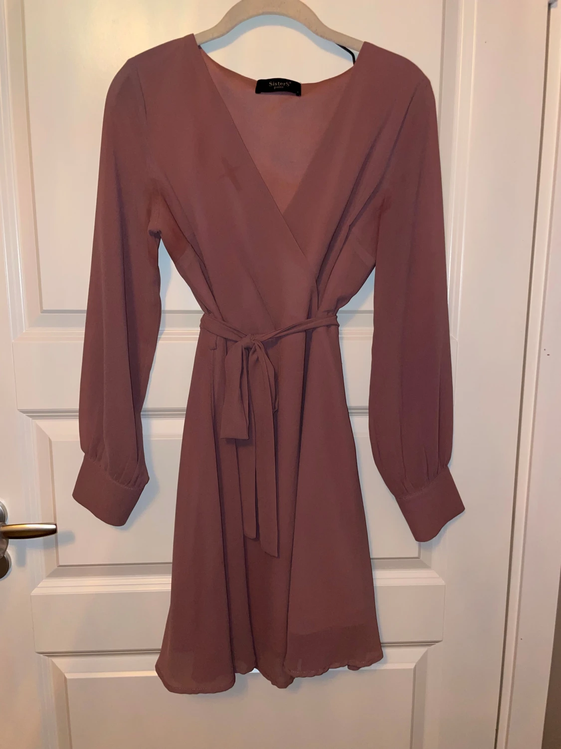 Rosa omlottklänning från Sisters Point - 1