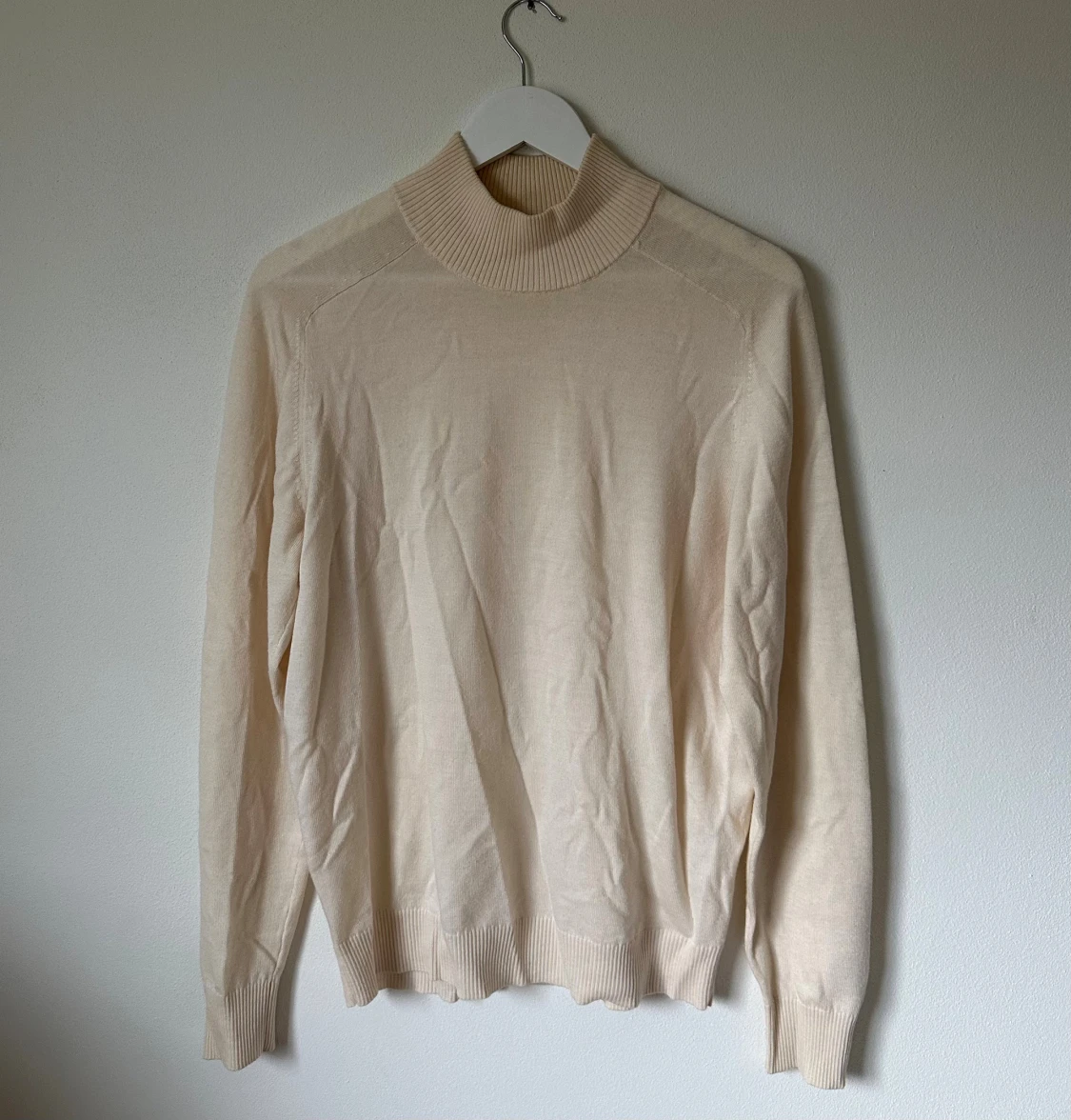 Beige polotröja från Uniqlo U