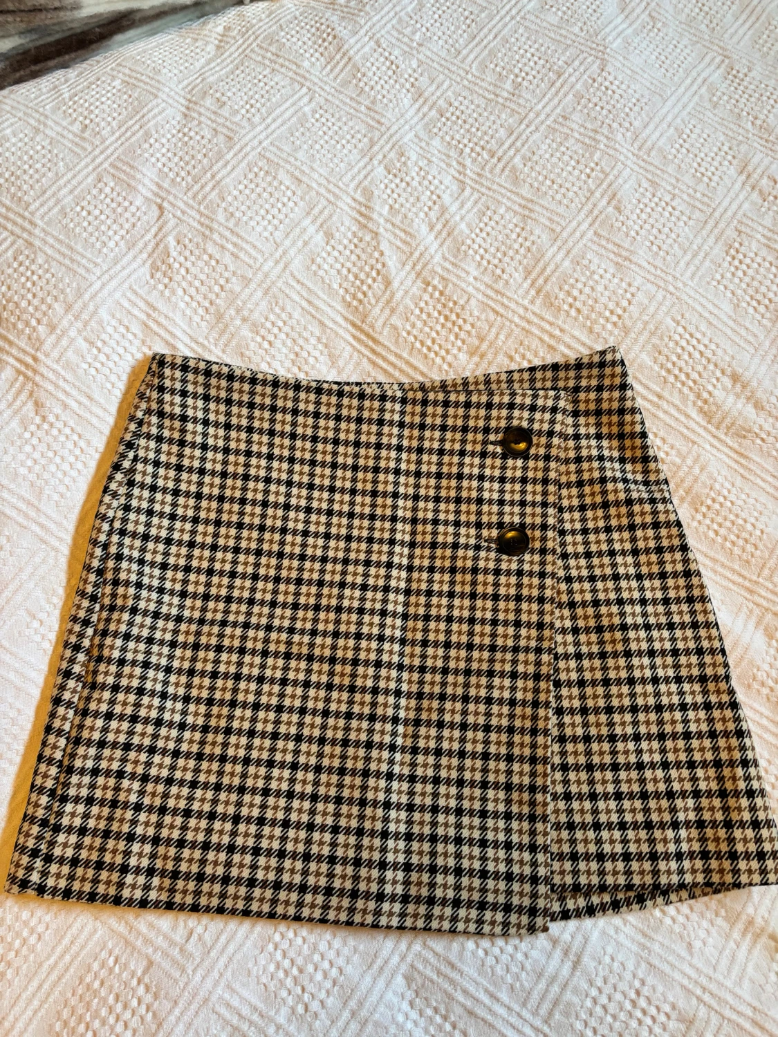 Rutig kortkjol från H&M med knappar