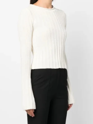 Vit ribbstickad tröja filippa K  - Nästan oanvänd vit ribbstickad tröja från Filippa  K. Storlek M men passar även S skulle jag säga. Något vidare ärmar mot händerna.