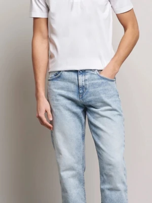 Tiger of sweden vit pike tröja / Tshirt med krage vit stolek M - Säljer en stilren vit piké från Tiger of sweden med korta ärmar och en snygg krage. Piken har en half zip-dragkedja framtill, nästan aldrig använd stolek M