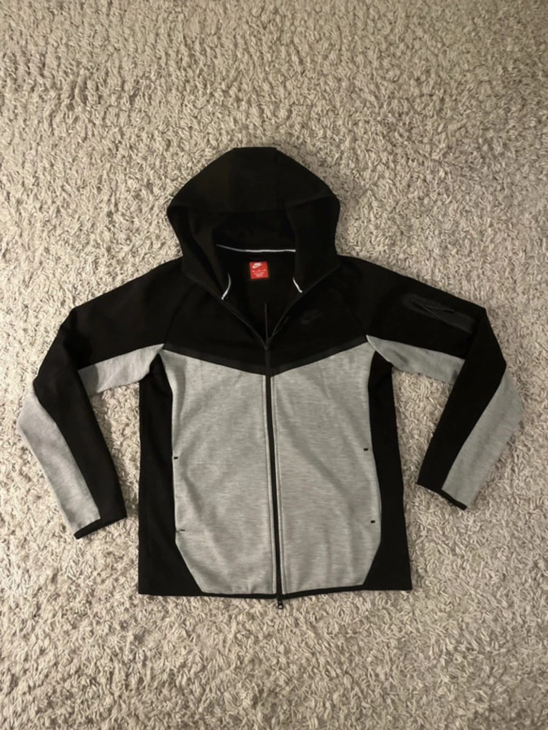 Nike tech svart och grå