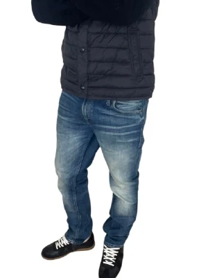 Jack and Jones jeans - As feta jeans med fina detaljer på, modell: Regular/clark, storlek:W32 o L32, priset kan såklart diskuteras!
