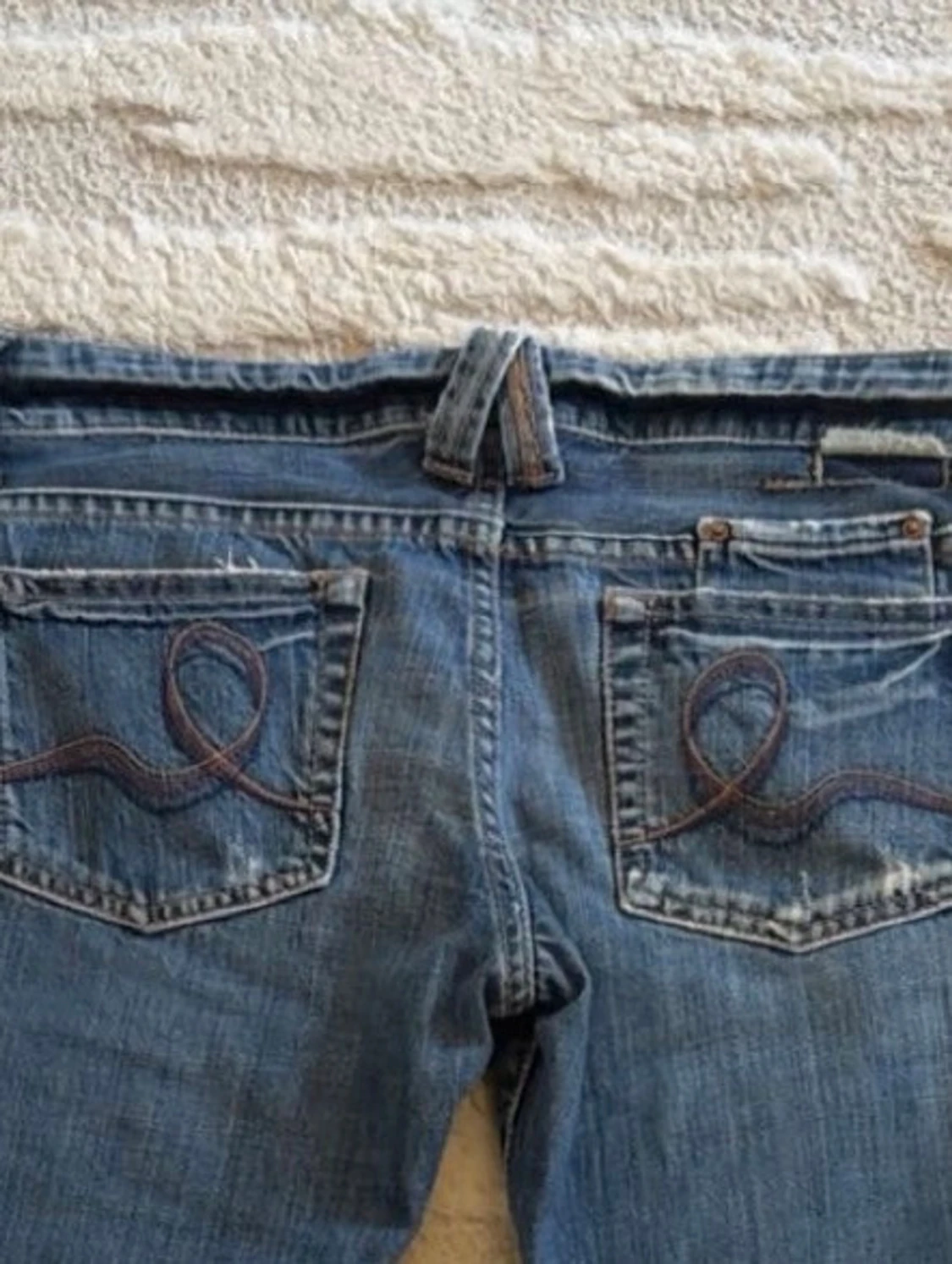 Blå bootcut jeans med slitningar - 2