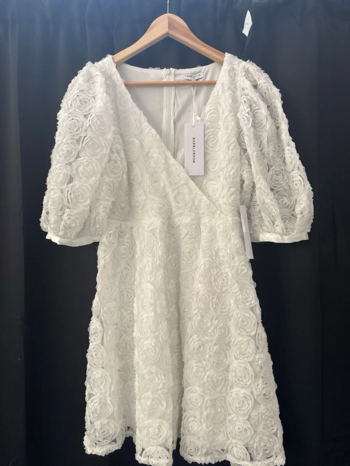 Vit klänning med puffärm - 1