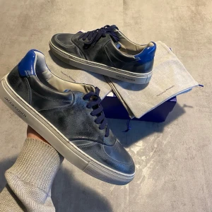 Jacob Cohen skor  - Säljer ett par feta Jacob Cohen  skor | allt oh tillkommer | skicket på skorna är 10/10 helt nya | storlek 43 | ny pris 8000: mitt pris är 2999 | skriv vid frågor och funderingar    