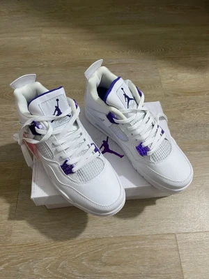  White Purple sneakers - Snygga skor i storlek 45