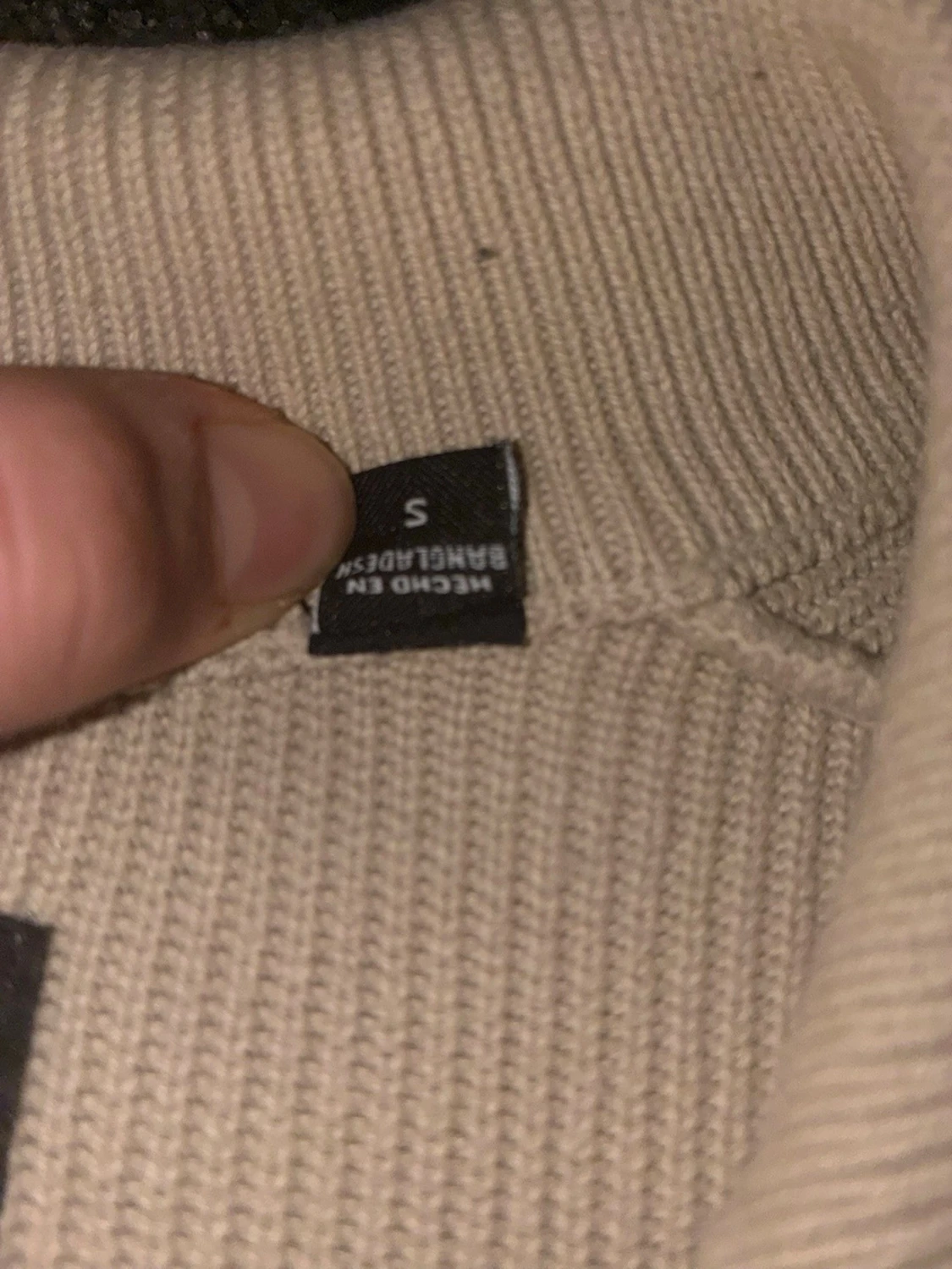 Beige stickad tröja med halvzip - 2