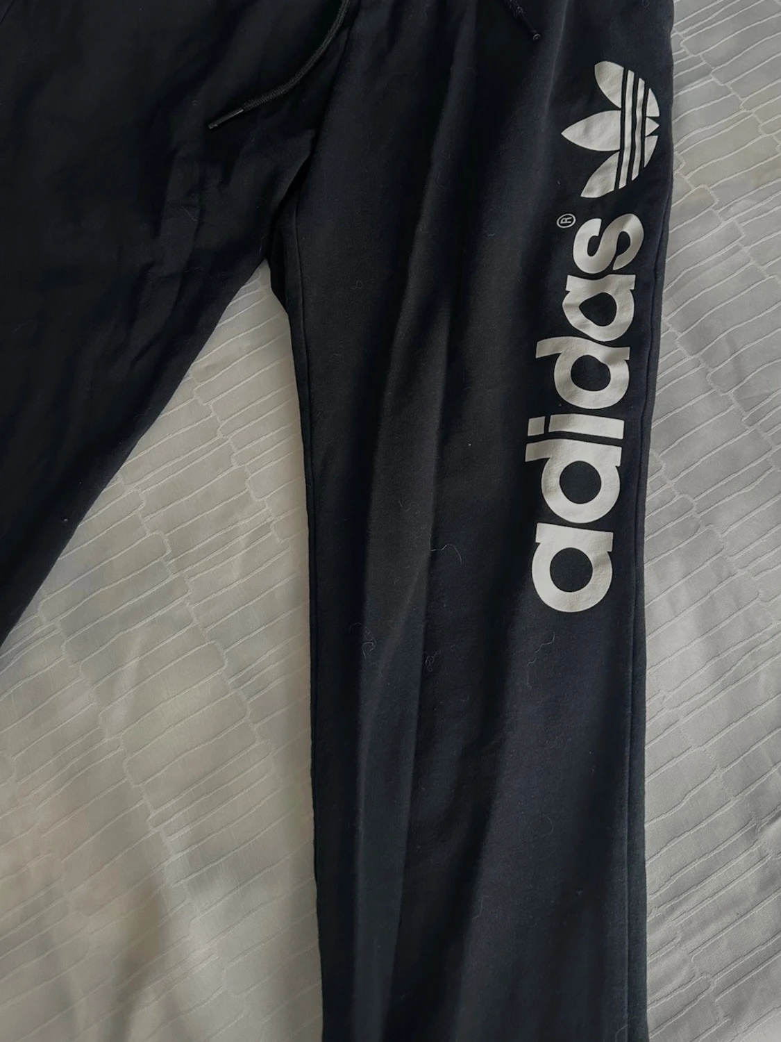 Svarta mjukisbyxor från Adidas S  - 1