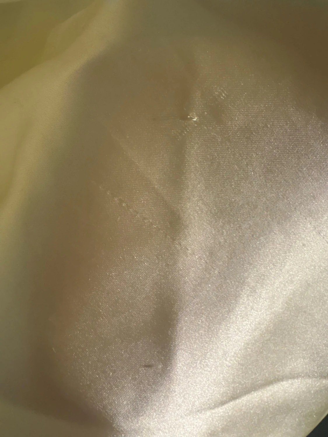 Lång champagnefärgad satinklänning - 1