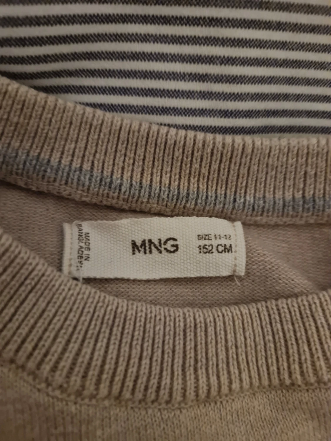 Två stickade tröjor - 5