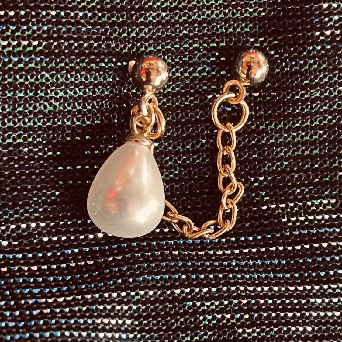 By prisförslag- 1 st Guldörhänge med kedja och pärla - 3