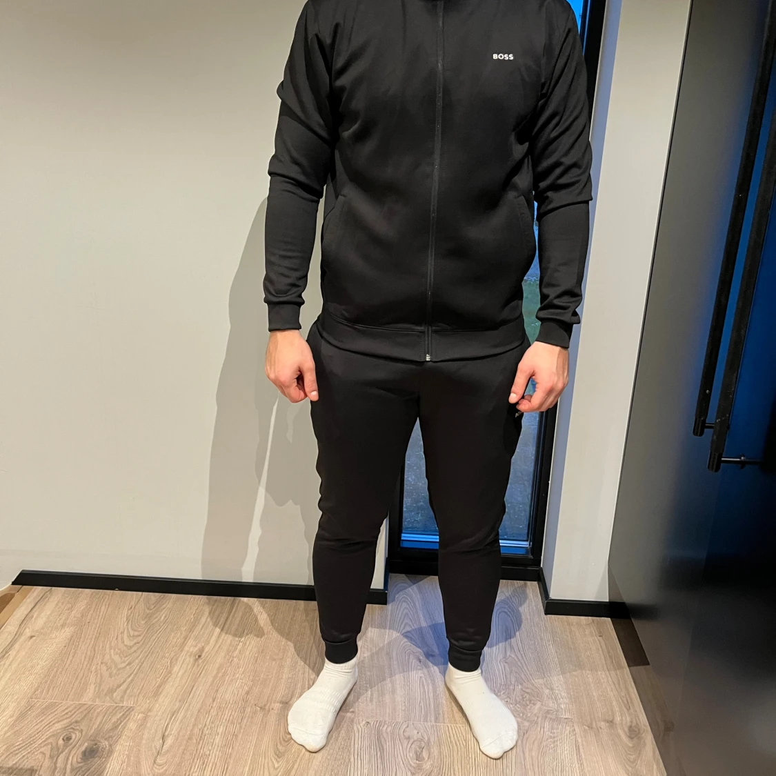 Svart zip-tröja från BOSS - 2