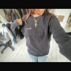 Champion sweatshirt  - intage Champion sweatshirt. Har en fläck men behöver inte synas om man viker upp tröjan.